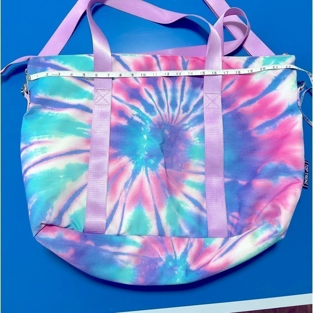 Top Trenz Girl’s Overnight Bag. Like New